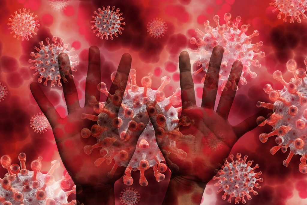 Podle Hela současná kompromisní strategie vlády povede k tomu, že se bude Česko s epidemií potýkat déle