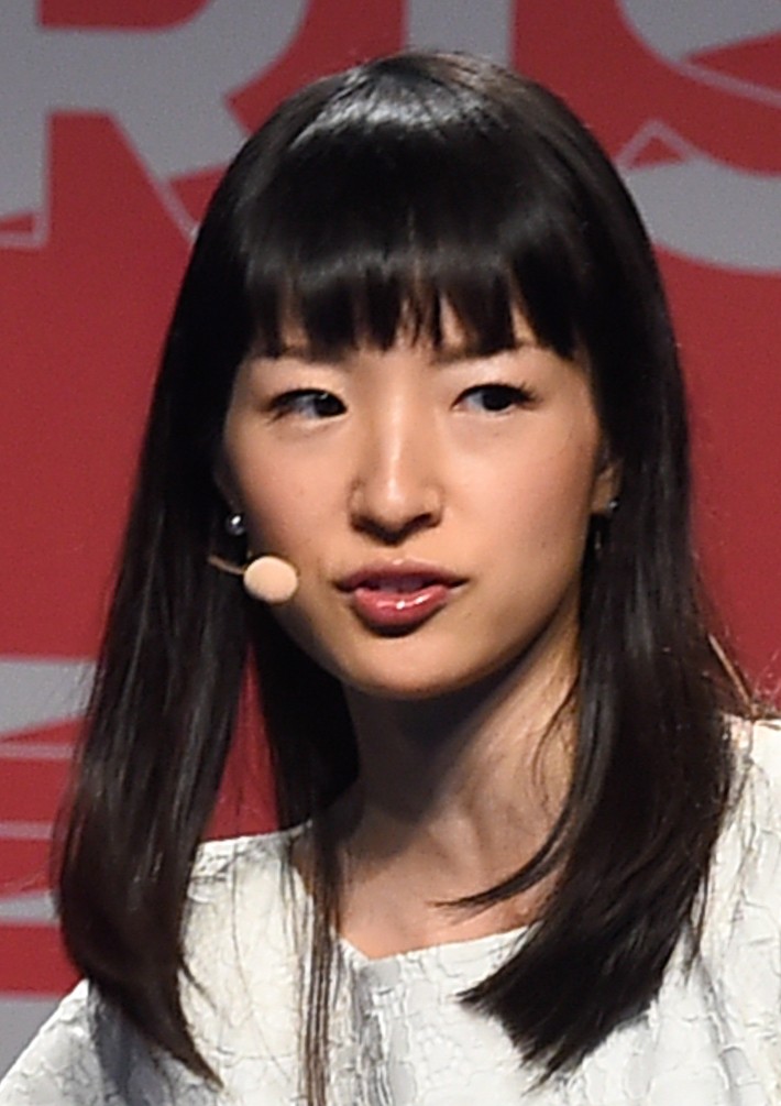 Marie Kondo a její metoda KonMari: jde o to, abyste se obklopili pouze předměty, které mají pro vás skutečnou hodnotu, jsou funkční nebo vám přinášejí radost
