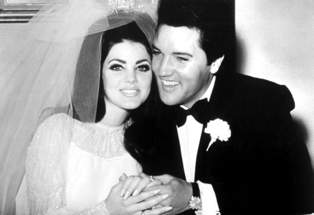 Elvis Aaron Presley je známý jako „král rokenrolu“
