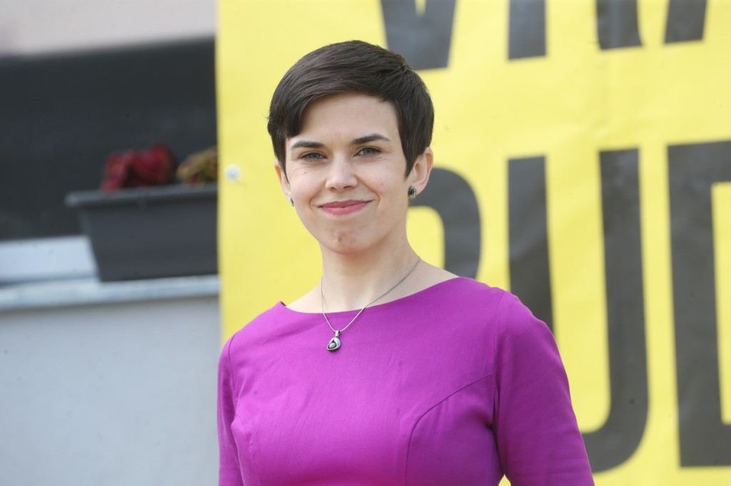 Olga Richterová je autorkou sbírky básní Napříč kůrou