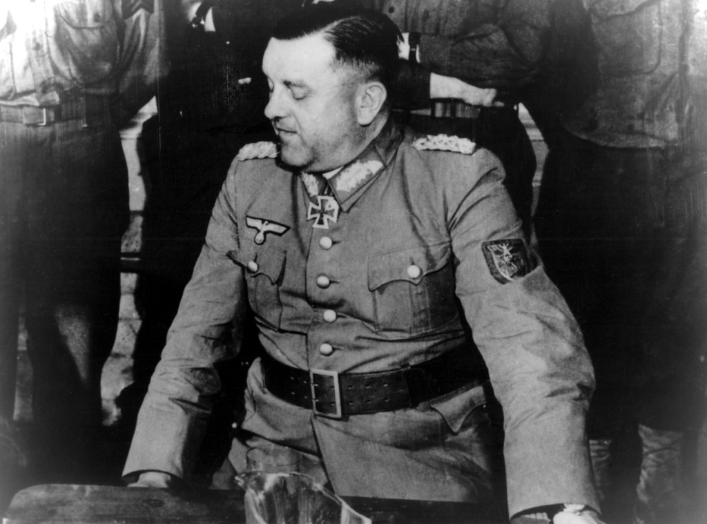 Generál von Choltitz během II. světové války sloužil ve wehrmachtu nacistického Německa, předtím v reichswehru Výmarské republiky a během první světové války v saské armádě