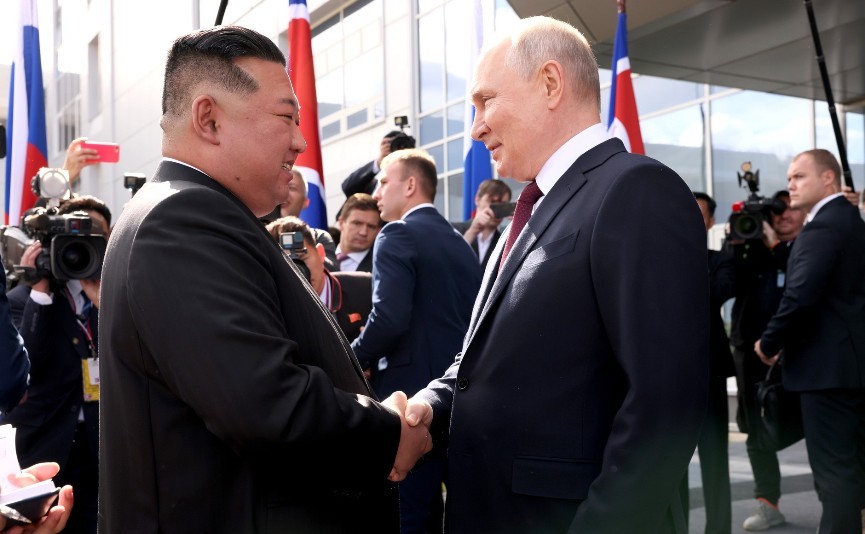 Kim Čong-un a Vladimir Putin. Spojenec Ruska pomáhá v agresivní válce proti Ukrajině