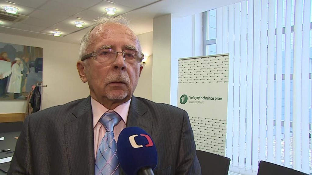 Stanislav Křeček odsune lidská práva na vedlejší kolej. Víme proč? 