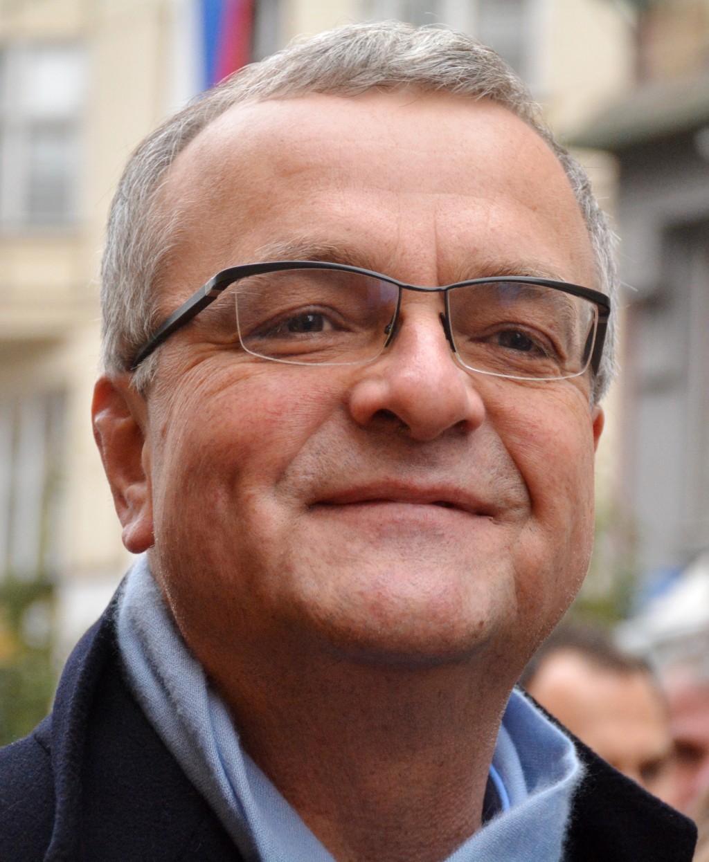 Před vstupem do vysoké politiky pracoval na Úřadu vlády ČR. Byl odborným poradcem místopředsedy vlády, ředitelem odborů poradců místopředsedy vlády ČSFR a náměstkem ministra obrany