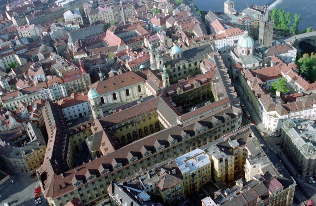 Klementinum je druhý největší areál budov po Pražském hradu