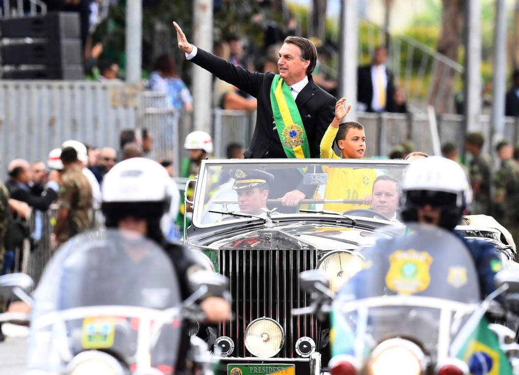 Jair Bolsonaro při inauguraci zdraví svoje voliče