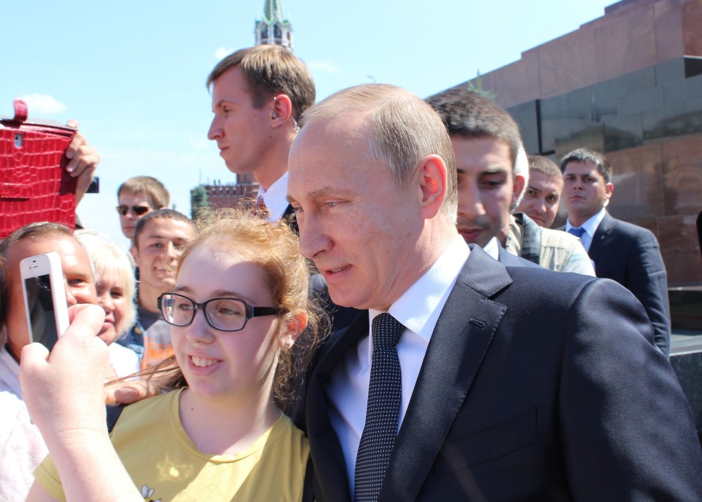 Putin se snaží držet pózu dobrotivého vládce