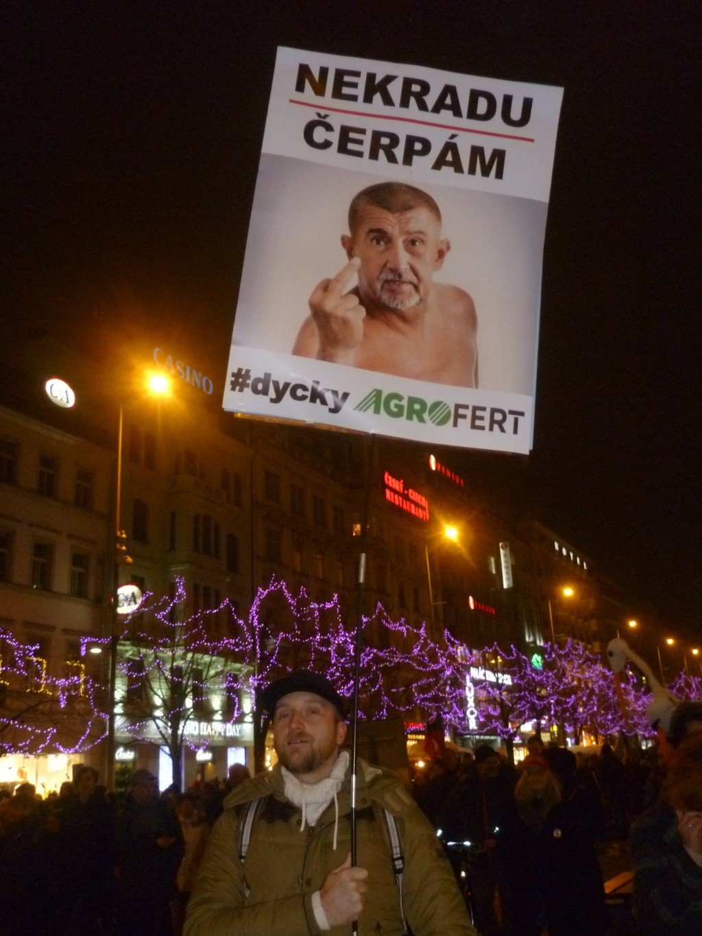 V úterý opět demonstrovalo, podle organizátorů, několik desítek tisíc lidí