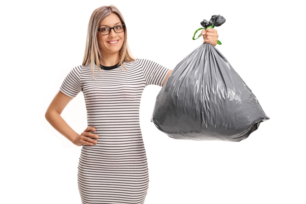 Nová kabelka od luxusní značky sice není vyrobená z plastu, ale z kůže, jinak je ale od odpadkového pytle k nerozeznání