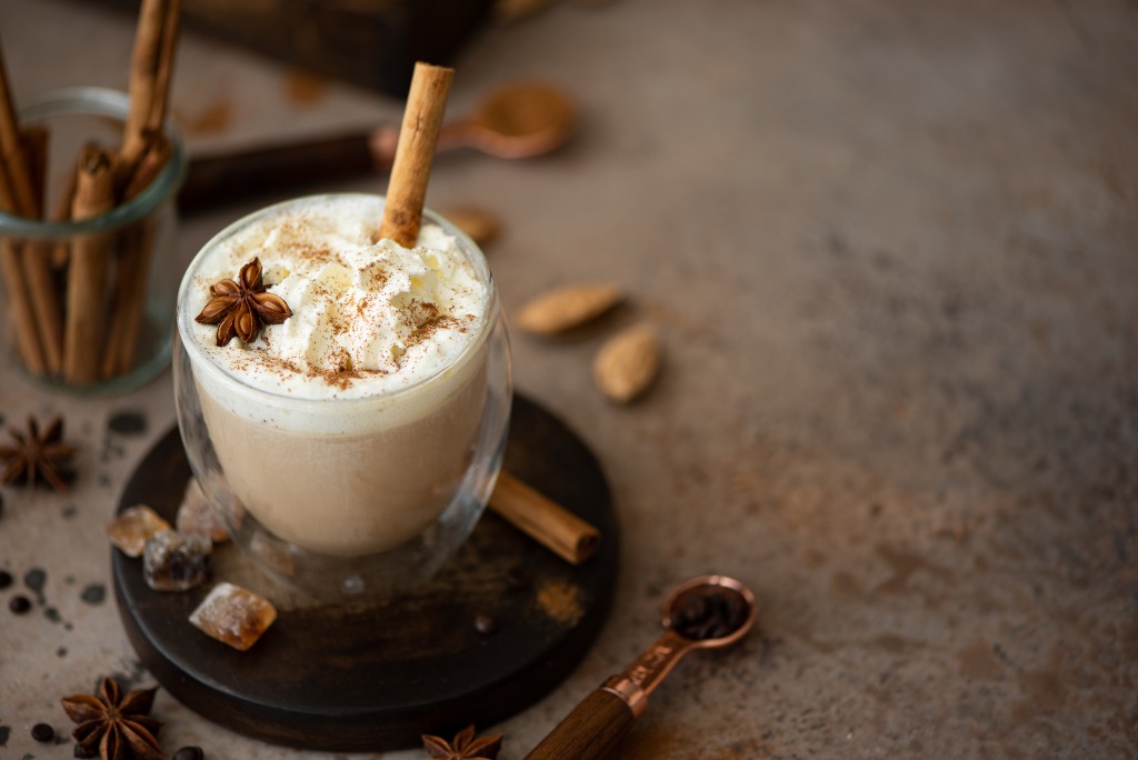 Orientální chai latte si můžete vychutnat i u vás doma