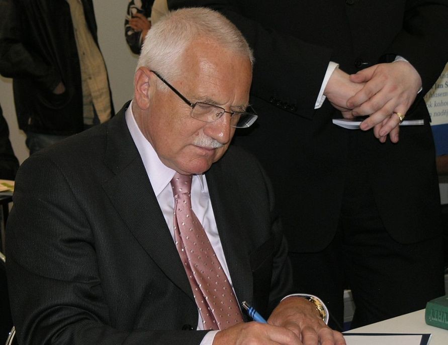 Václav Klaus se mýlí v tom, že nám byly ukradeny symboly listopadu 1989