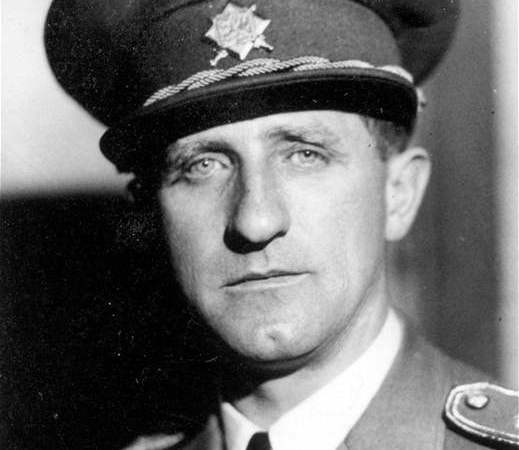 Generálmajor Karel Lukas je téměř zapomenutou obětí komunistické zvůle. O život přišel kvůli americkému luxusnímu vozu