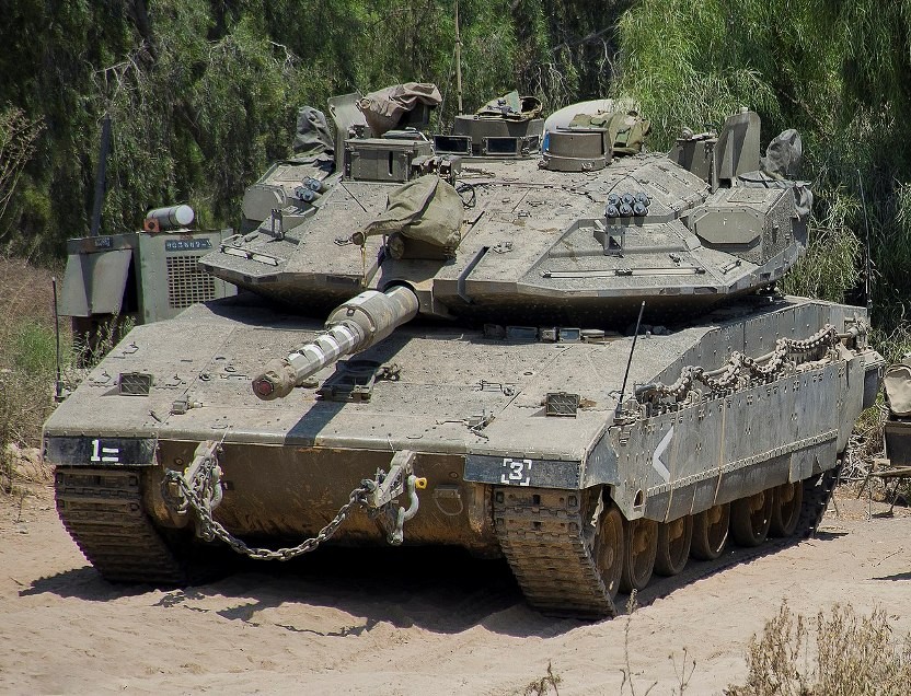 Izraelský tank Merkava, osvědčený bojový prostředek. Může jej do výzbroje získat i bojující Ukrajina?