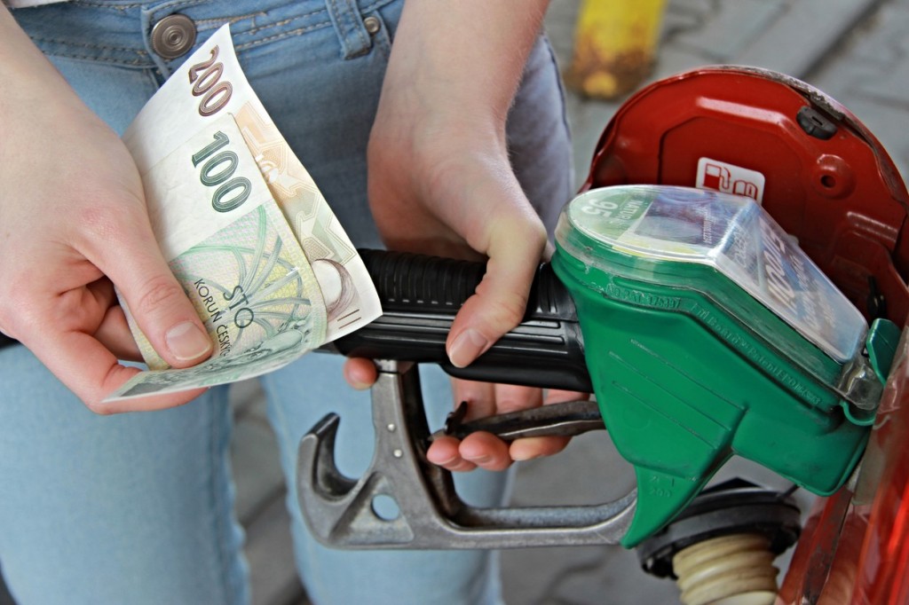 Ceny pohonných hmot trhaly rekordy, stále za ně zaplatíme více, než jsme byli zvyklí