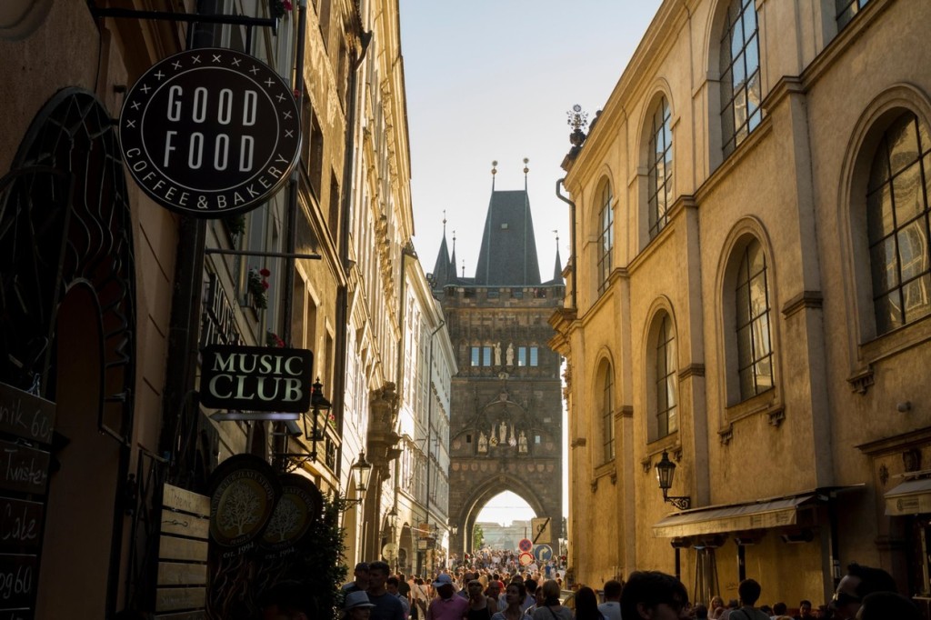 Karlova ulice je v běžném provozu jedna z nejnavštěvovanějších v Praze