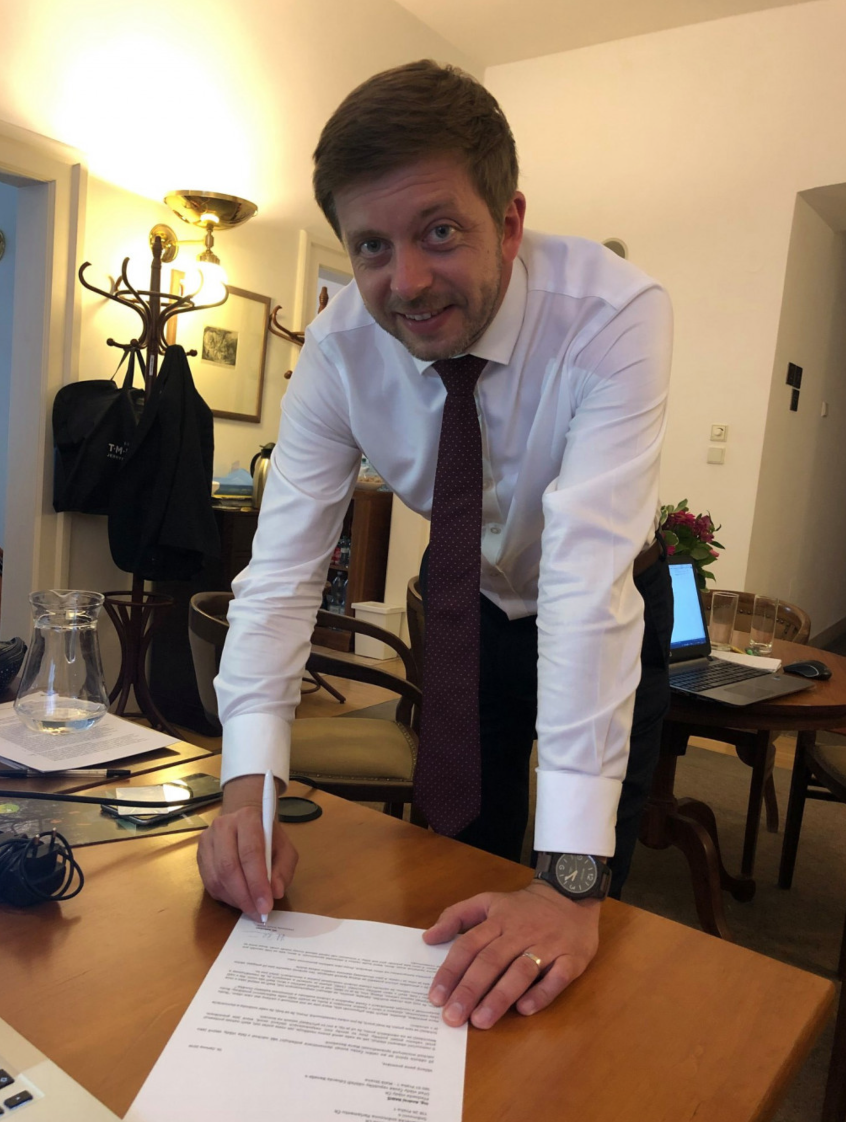 Podle Rakušana soud jasně konstatoval, že Ústava platí i pro pány Zemana s Babišem