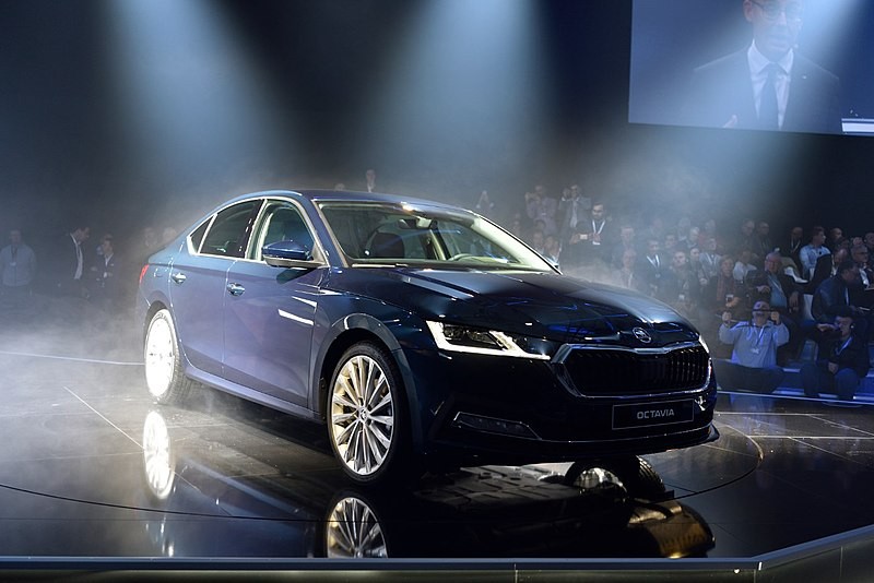 Místo oslav teď automobilky dočasně zastavují výrobu
