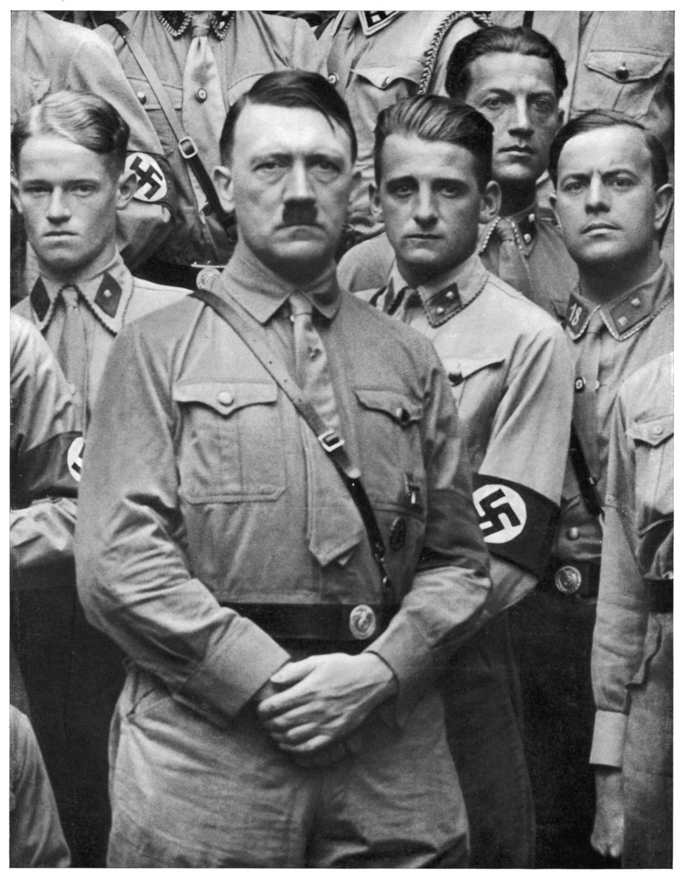 Adolf Hitler byl odsouzen za velezradu na pět let, ale odseděl si jen devět měsíců