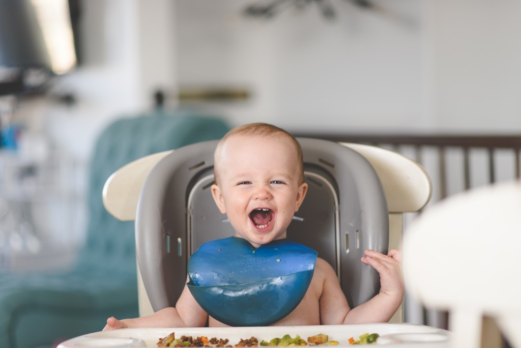 Děti potřebují pro zdravý vývoj vyvážený příjem všech nutrientů. Nedostatek bílkovin se může projevit jako chronické onemocnění nebo problémy s neprospíváním 