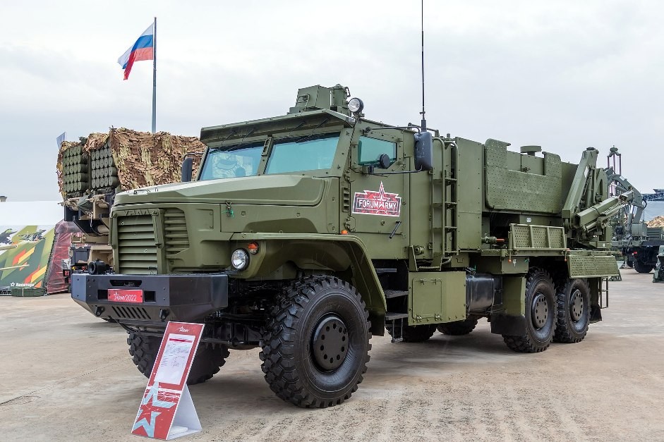 Ruský termobarický raketomet TOS-2 Tosočka je výkonným zbraňovým systémem, který je nasazen i na Ukrajině