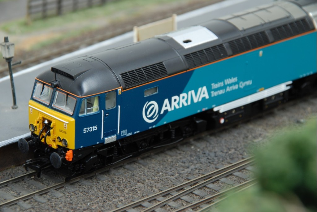 Model lokomotivy společnosti Arriva v měřítku 00 (1:76) - výrobek firmy Bachmann