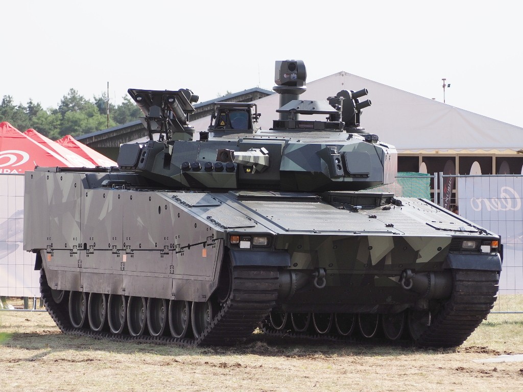 Bojové vozidlo pěchoty CV90 MkIV. Stroje kupuje do své výzbroje i Česká republika 
