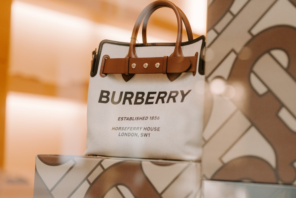 Módní značka Burberry je známá po celém světě