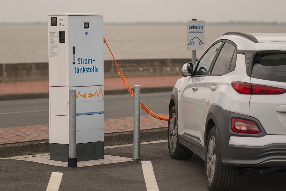Elektromobily mohou změnit trhy s ropou