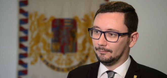 Hradní mluvčí Ovčáček bojuje za čest radní Hany Lipovské 