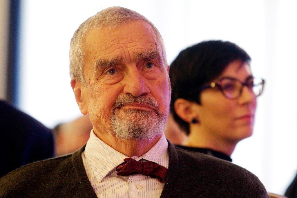 Znáte celé jméno čestného předsedy TOP 09? Tak vězte, že zní: Karel Jan Nepomuk Josef Norbert Bedřich Antonín Vratislav Menas kníže ze Schwarzenbergu