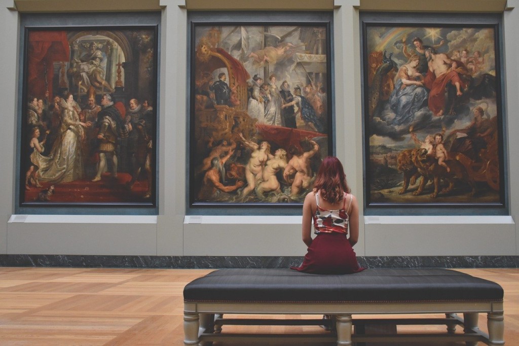 Z domova můžete navštívit Louvre, ale i jiné velké galerie