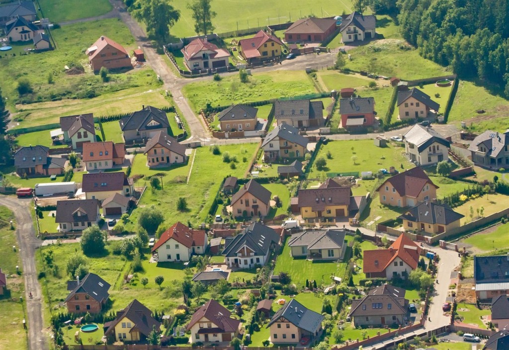 Satelitní městečka nevratně zasáhla do urbanismu české krajiny