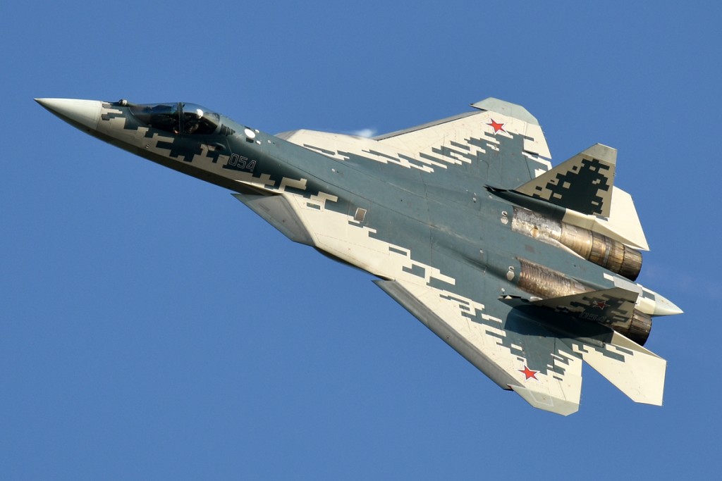  V ukrajinském hledáčku se objevil i nejmodernější ruský letoun Su-57. Jeden z nich byl poškozen na letišti