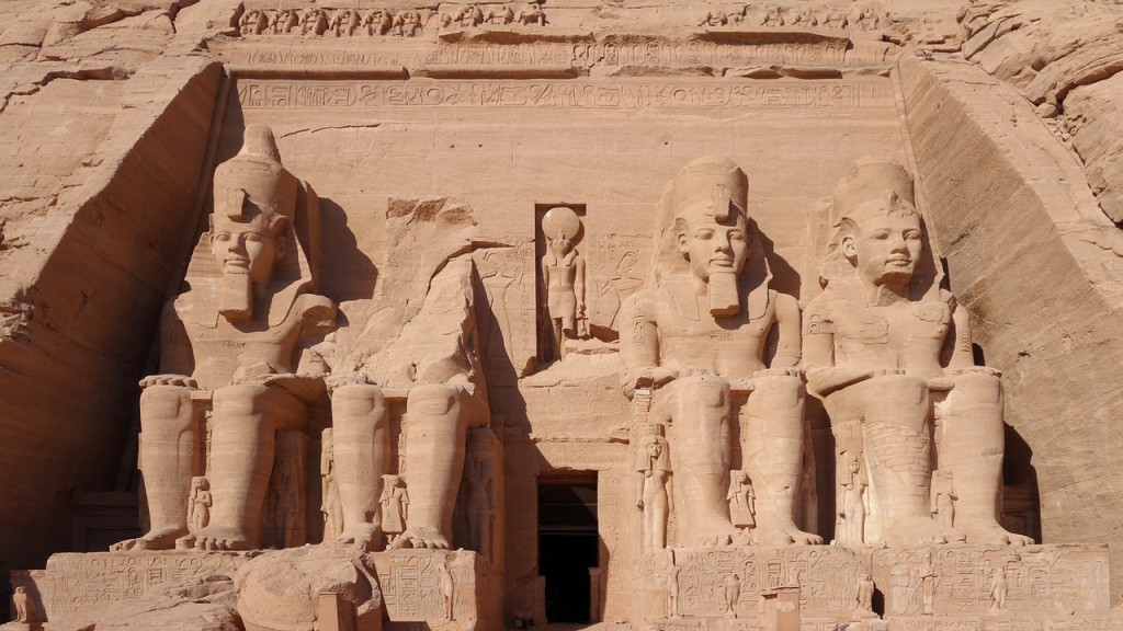 Nástupnictví mělo v Egyptě jasná pravidla. Hatšepsut je ale z vlastní vůle porušila a vedla zemi v míru a blahobytu dlouhých dvaadvacet let