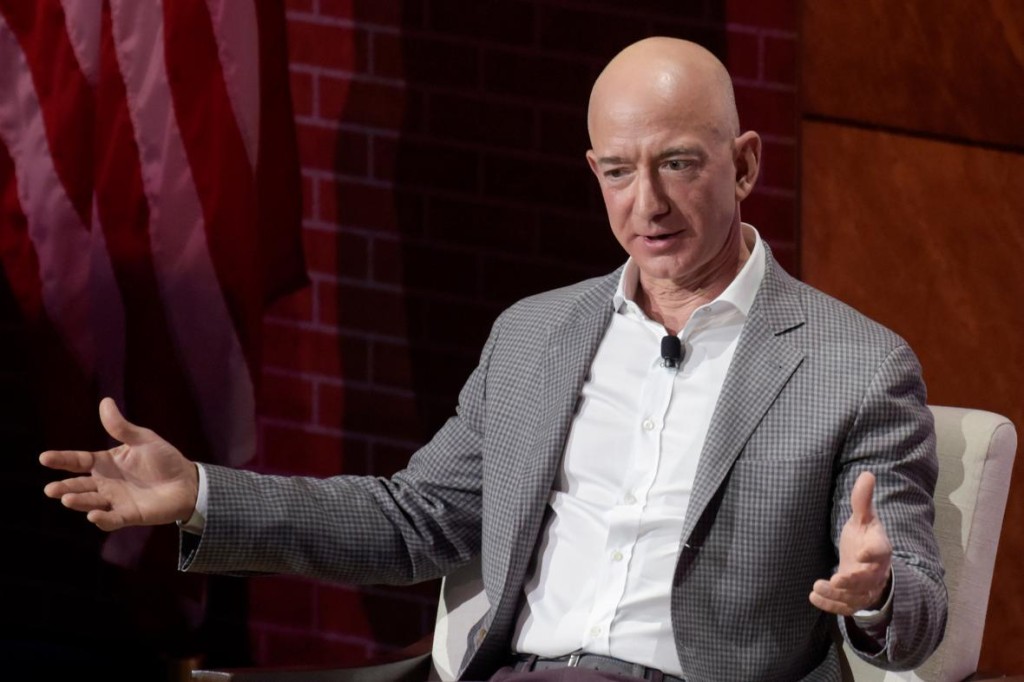 Jeff Bezos je nejbohatší člověk na světě. Svoje peníze investuje do velmi zajímavých nápadů