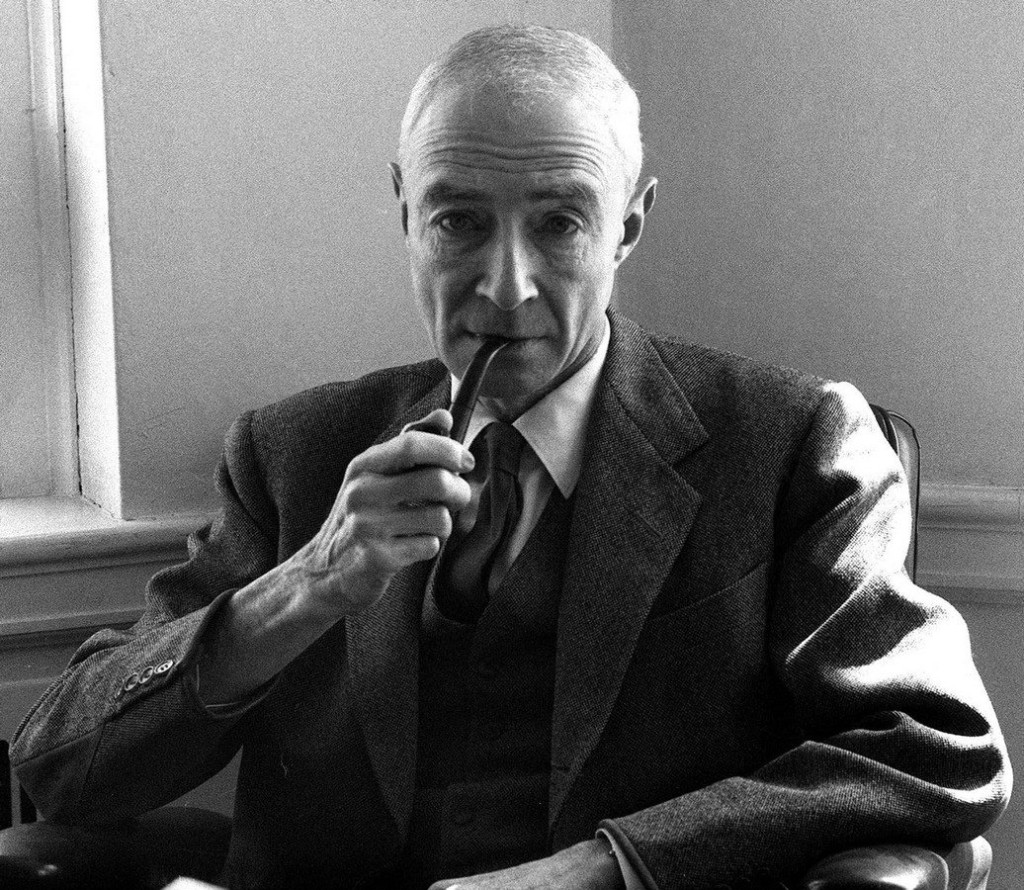 Robert Oppenheimer nesl celý život nálepku otce atomové bomby. Po válce však zažil krutou morální kocovinu