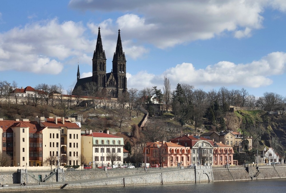 K Vyšehradu se váže řada pověstí z počátků českých dějin, založil jej prý bájný kníže Krok