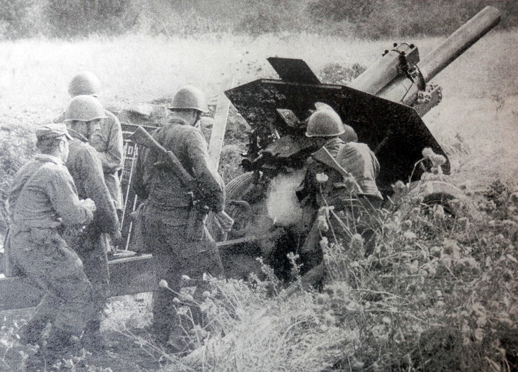 Dělostřelci v roce 1971 na Šumavě – v jejich případě, zdá se, proběhl výcvik v pořádku