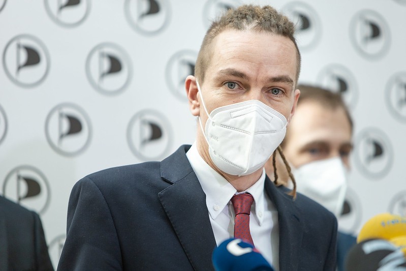 Ivan Bartoš pracoval pro české i zahraniční firmy (Newton IT, Monster Worldwide, T-Mobile či EMTC) jako specialista na informační technologie
