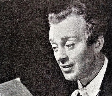 Než se dal Karel Höger na hereckou dráhu, pracoval jako učitel. Kromě divadelního nadání měl i hudební talent. Uměl hrát na klavír, housle i na saxofon