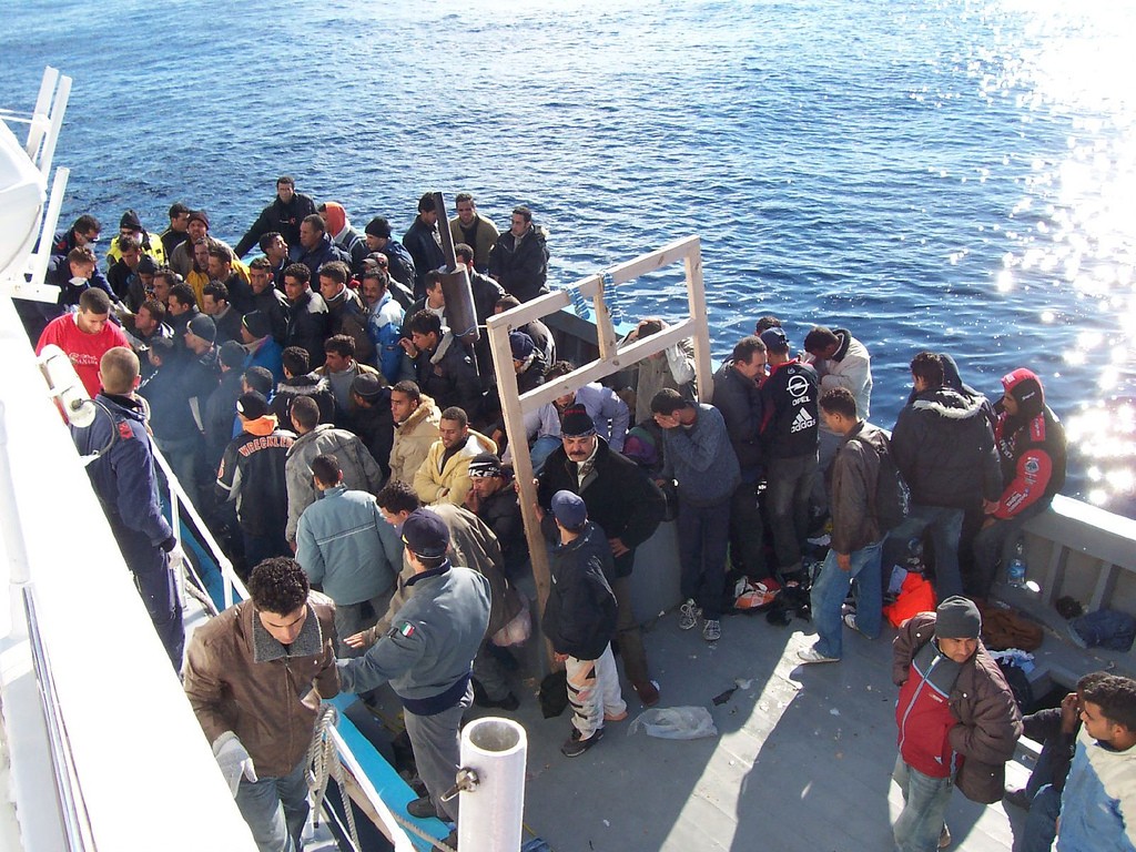 Prakticky denně se k břehům EU dostávají noví migranti, Evropa s přívalem lidí bojuje marně