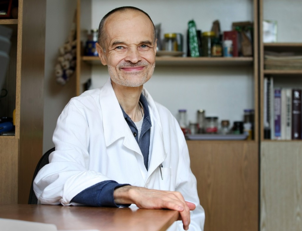 Doktor Karel Nešpor, emeritní primář mužského oddělení závislostí Psychiatrické nemocnice Bohnice, radí, jak na koronavirus