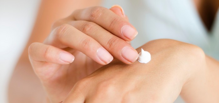 Nedostatek vitamínu E může mimo suchou pokožku způsobit i poškození nervů a ztrátu citu v končetinách