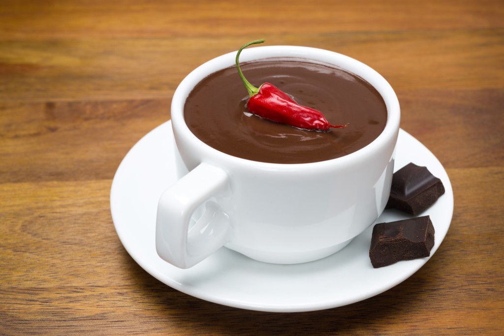 Dokonce i oblíbenou horkou čokoládu si můžete připravit trochu jinak, stačí do ní přidat špetku chilli