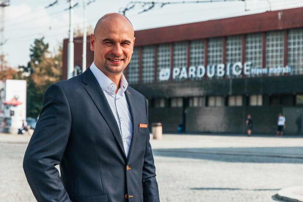 Martin Kolovratník prostě na Pardubice nedá dopustit. Co s městem udělá rušné letiště? 
