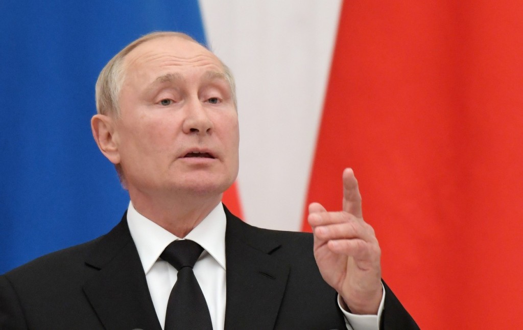 Vladimir Putin byl v letech 1985–1990 činný jako příslušník sovětské tajné služby KGB v Německé demokratické republice