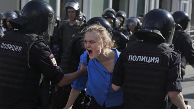 Demonstrace v Rusku zvedají ze židle i stovky ruských vědců
