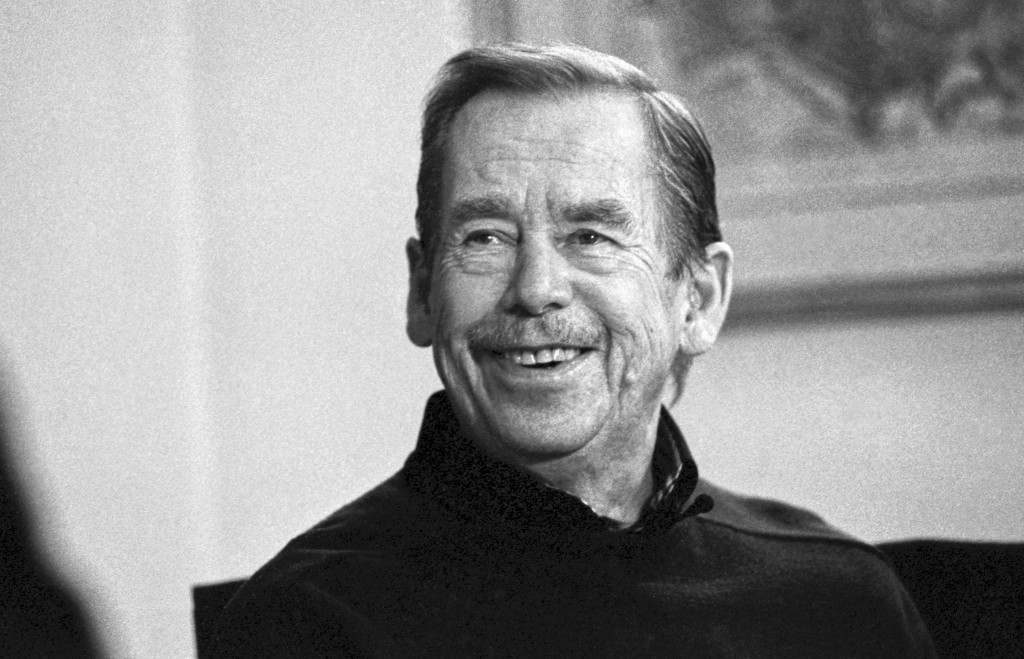Václav Havel byl pár dní po své smrti oslavován. Jak tomu bylo za jeho života a jak je tomu dnes? 