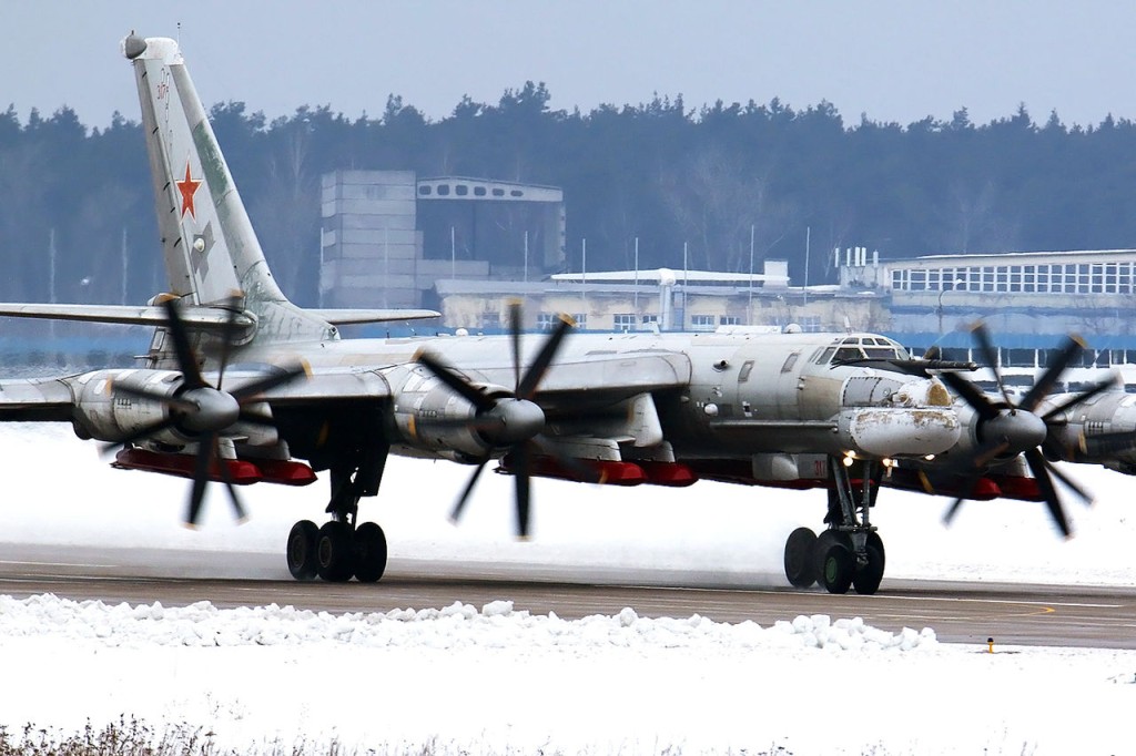 Bombardér Tu-95MSM s obávanými střelami Ch-101 