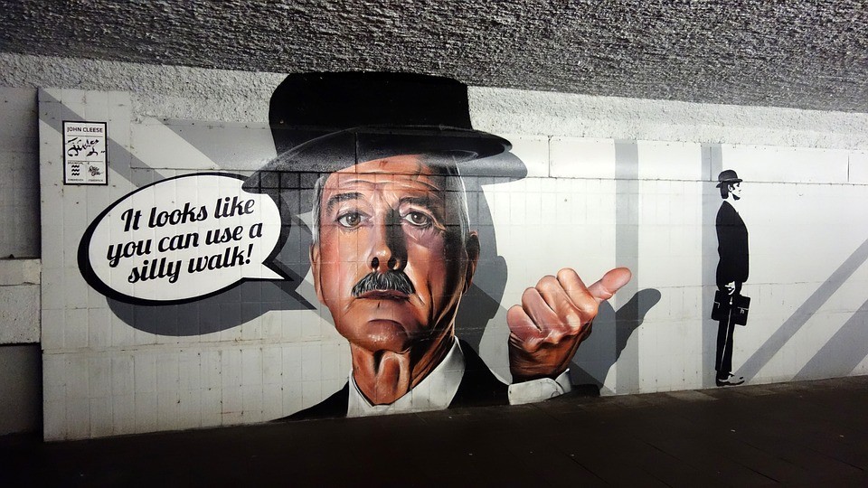John Cleese je muž mnoha profesí, my ho ale známe hlavně jako vynikajícího herce